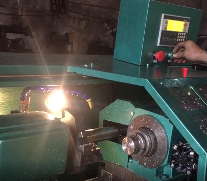 自動(dòng)多面切削機(jī)床視頻